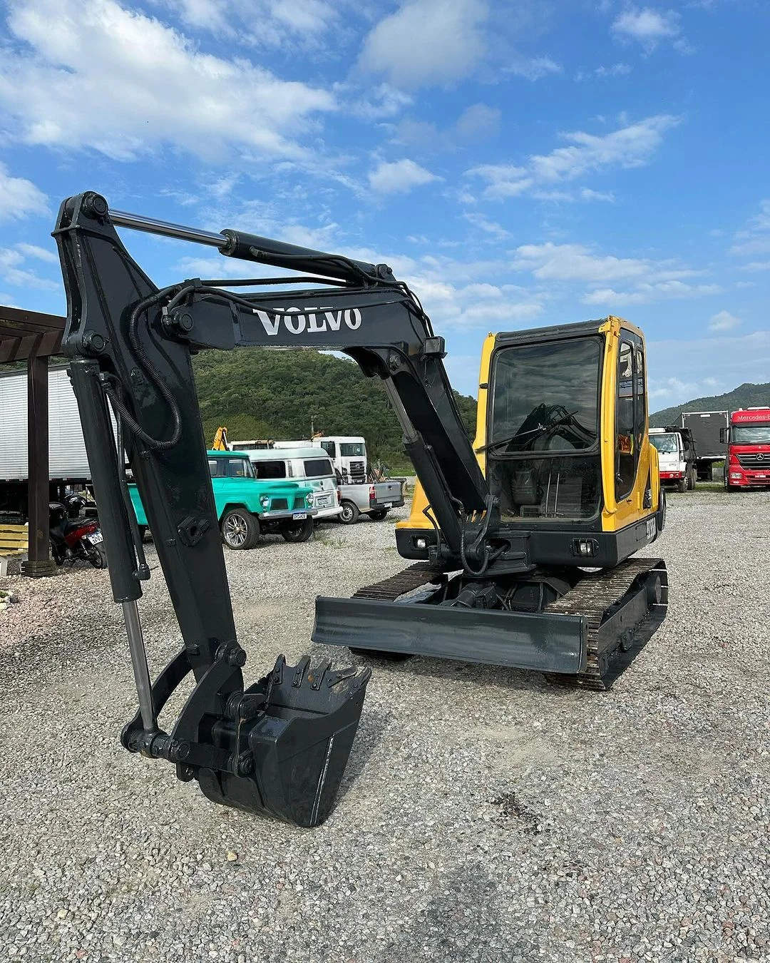 MINI ESCAVADEIRA VOLVO 5.5 T - FUNC.