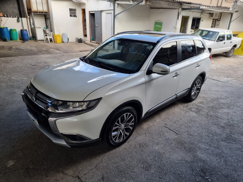 Mitsubishi Outlander 2.2 DI-D 4WD 2015 – Branca – Diesel – Funcionando