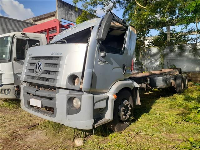 VOLKSWAGEN 24.250 CNC 6X2 2010/2011